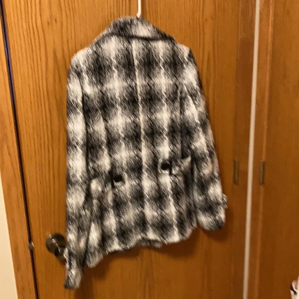Women’s jacket - Picture 2 of 4